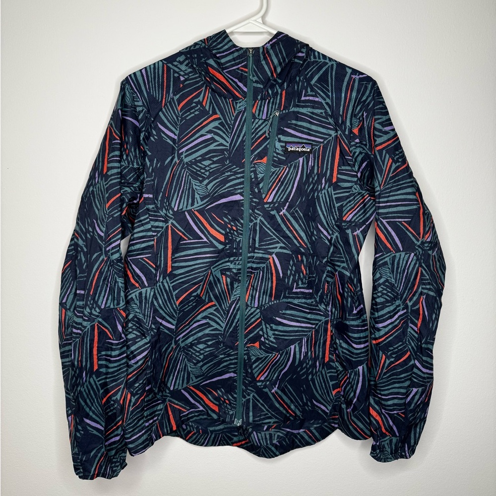 Patagonia Women’s Houdini Windbreaker Jacket in Rain Fern Multi Classic Navy - Picture 2 of 5